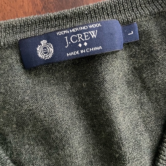 Men’s J.Crew Olive Merino Wool V-Neck Sweater in Size Large - Picture 2 of 2